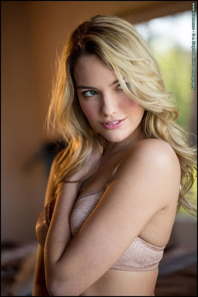 "Kenna James' Sultry Lingerie Reveal & Booty Exposure" - Image 2