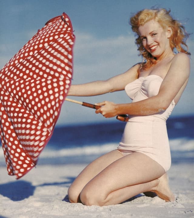 "Marilyn Monroe: Timeless Nude & Glamour Photo Collection" - Image 5