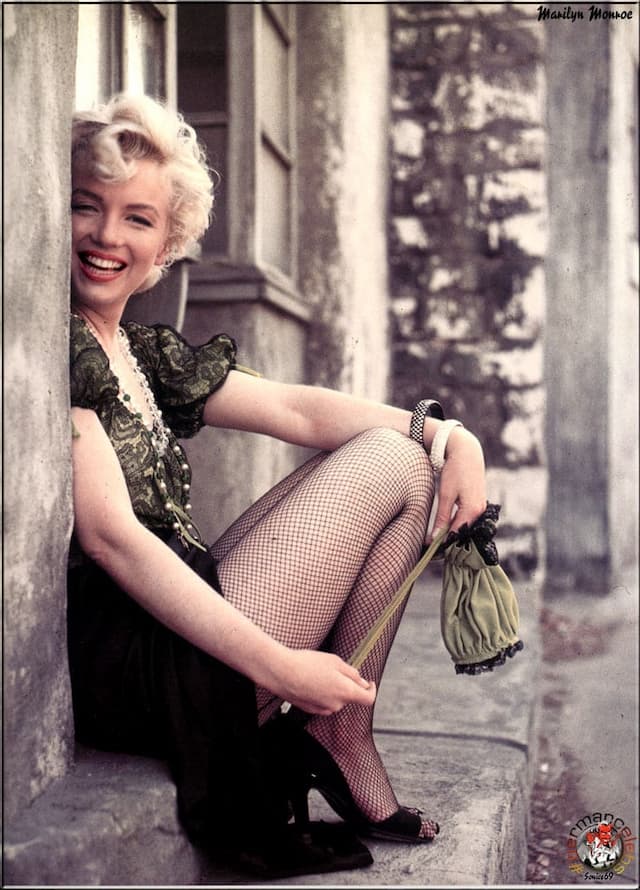 "Marilyn Monroe: Timeless Nude & Glamour Photo Collection" - Image 21