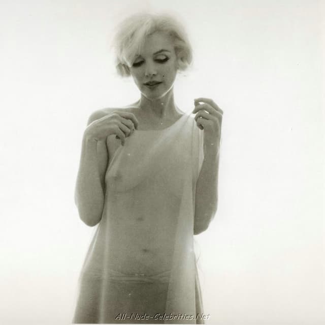 "Marilyn Monroe: Timeless Nude & Glamour Photo Collection" - Image 31