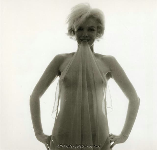 "Marilyn Monroe: Timeless Nude & Glamour Photo Collection" - Image 32