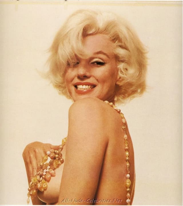 "Marilyn Monroe: Timeless Nude & Glamour Photo Collection" - Image 34
