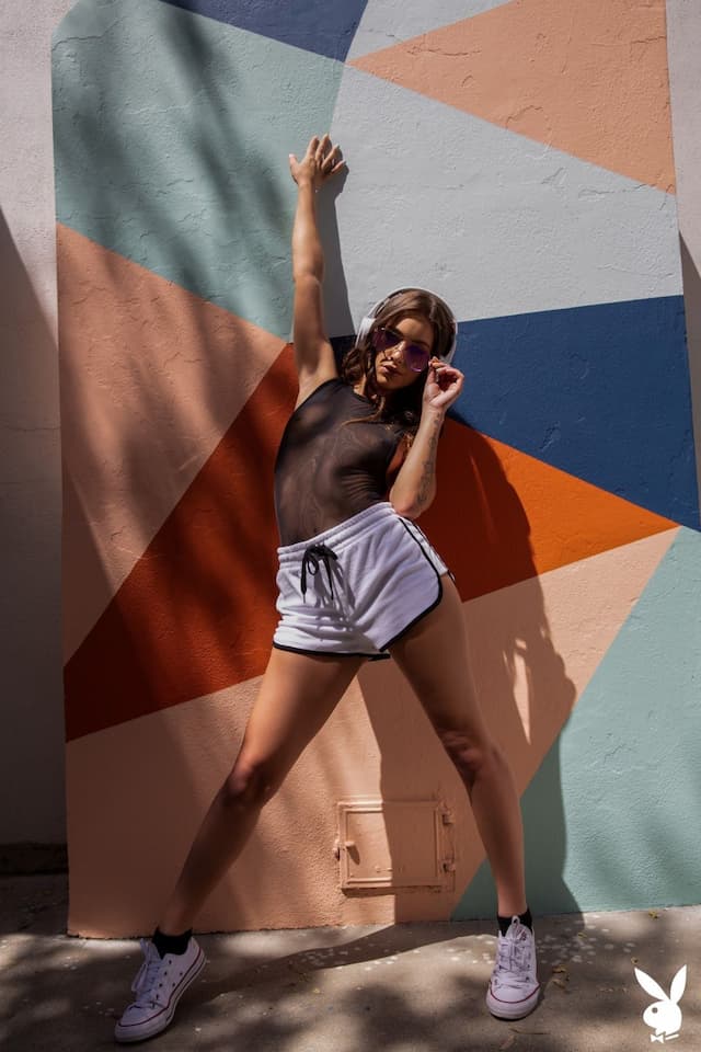 "Uma Jolie's Sultry Backyard Tease" - Image 2