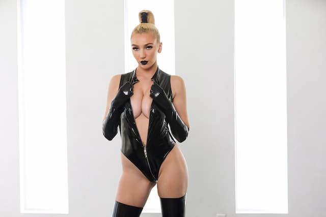 "La Séduction en Latex de Kendra Sunderland" - Image 7