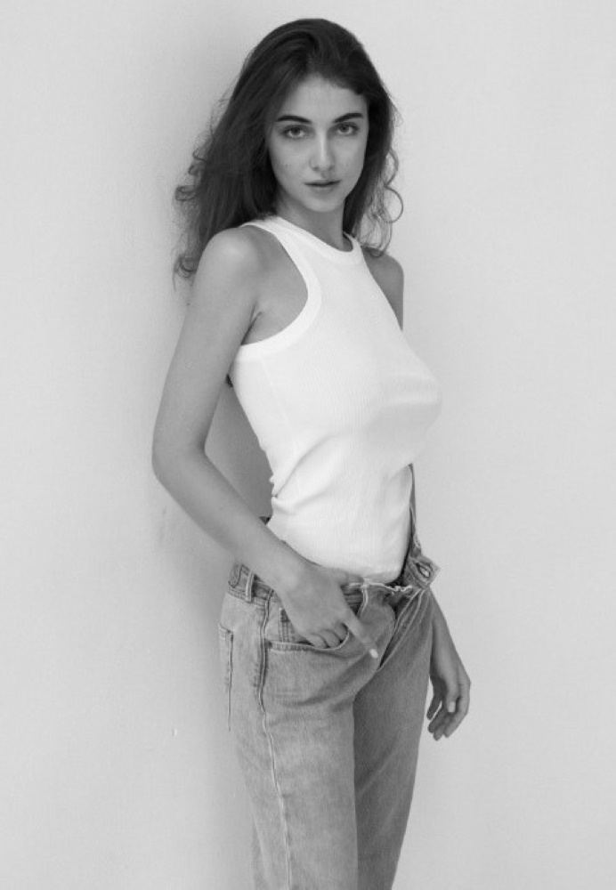 Anastasiia Syniavina: Le Migliori Immagini del Profilo della Modella e Attrice - Image 12