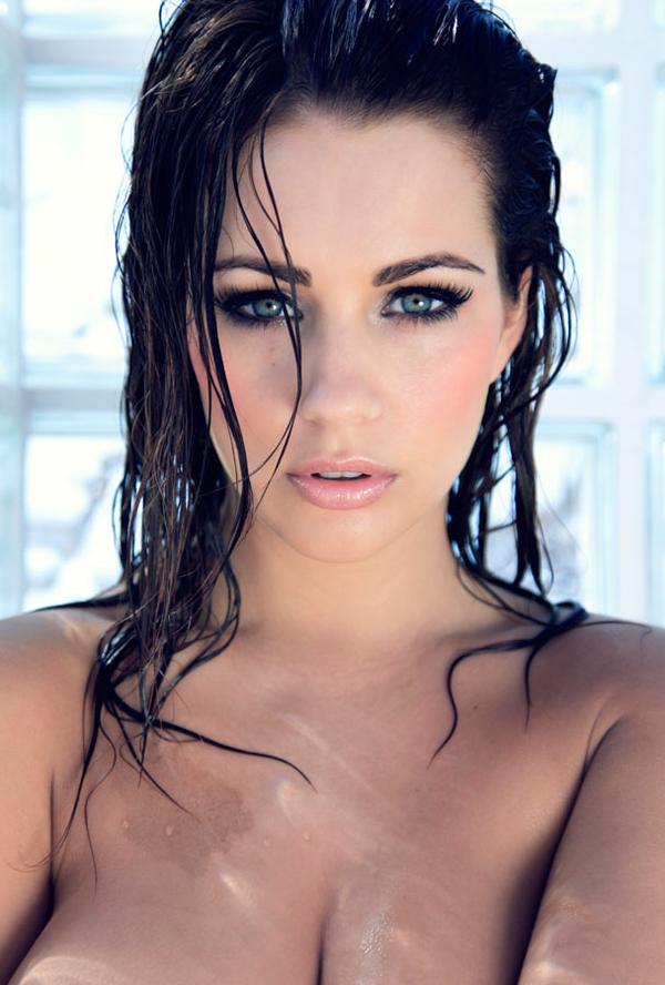 Holly Peers: Les Meilleures Images de Profil de la Modèle et Actrice - Image 8