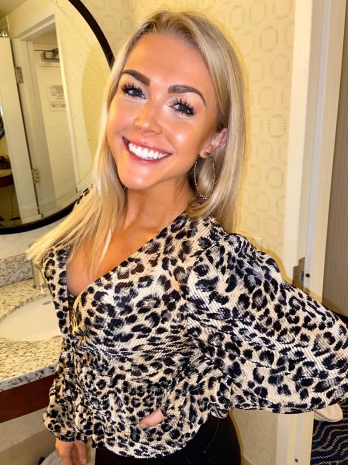 Karoline Leavitt: Les Meilleures Images de Profil de la Modèle et Actrice - Image 8