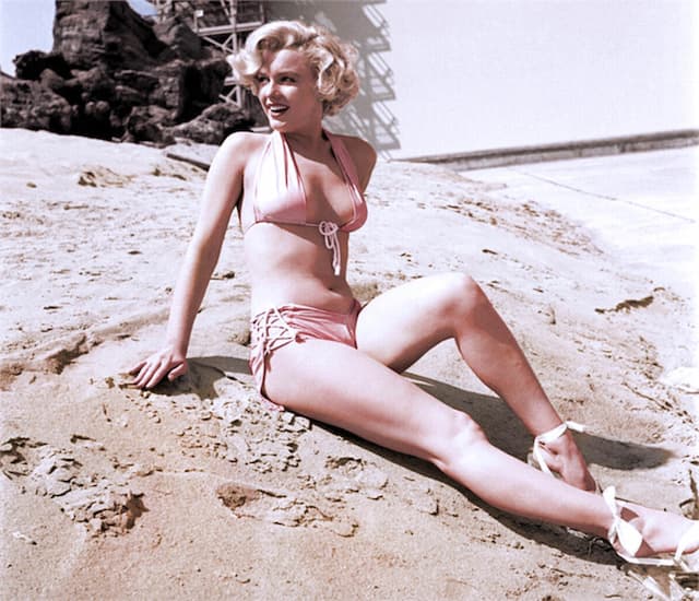 Marilyn Monroe: Best Profile Images of the Famous Model and Actress - Image 10
