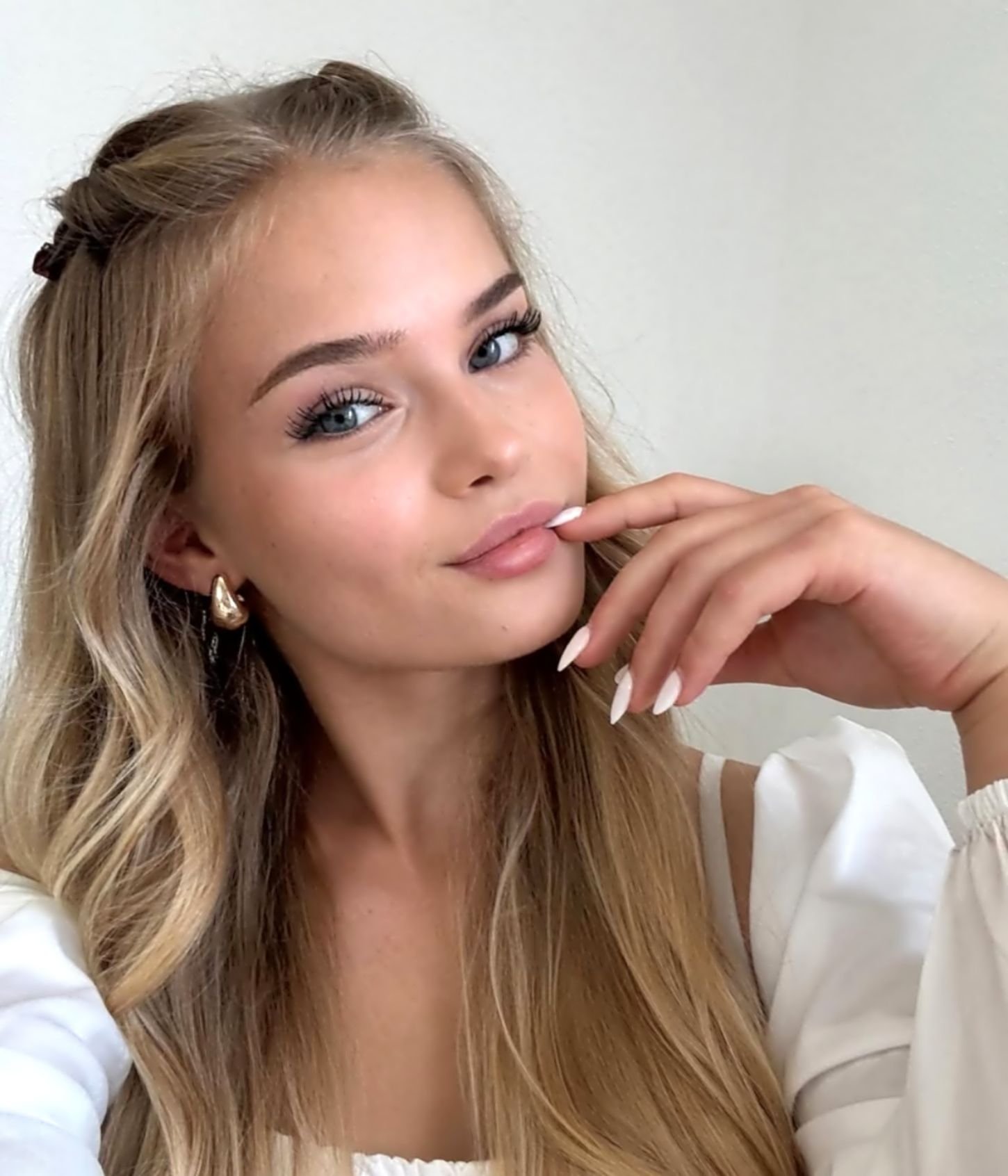 Veronika Miller: Les Meilleures Images de Profil de la Modèle et Actrice - Image 13