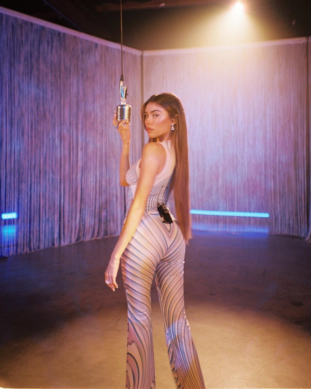 Madison Beer loves to get clicked, flaunting her perfectly shaped figure
